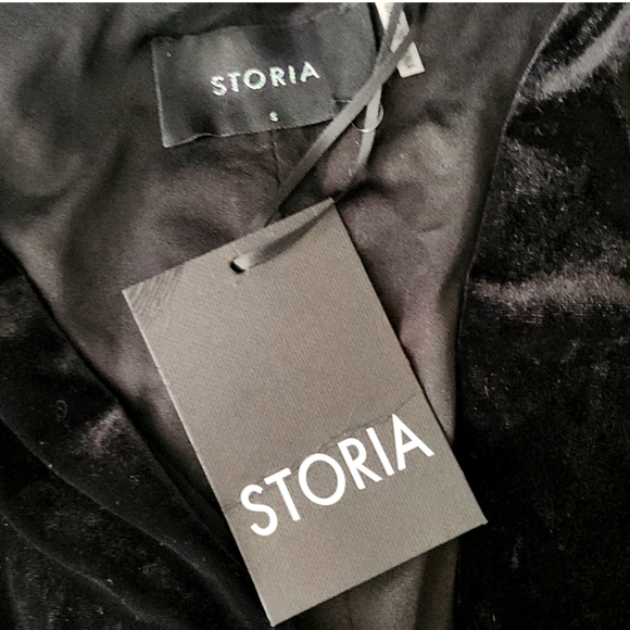 Storia Velvet Dress - Picture 12 of 13
